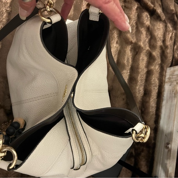 Coach Lexy - Picture 3 of 9